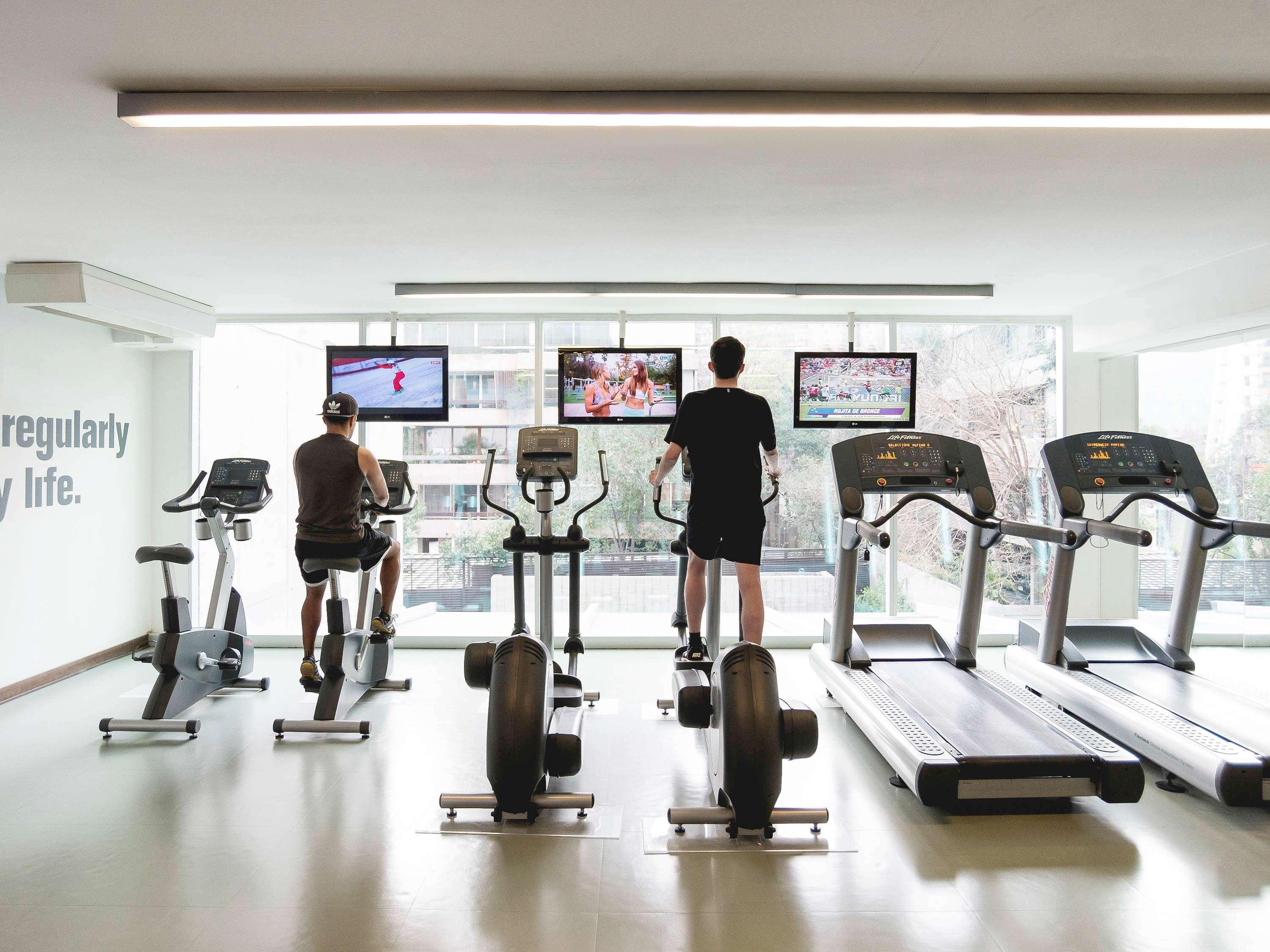 Pullman Santiago Vitacura Exterior foto The gym at the hotel