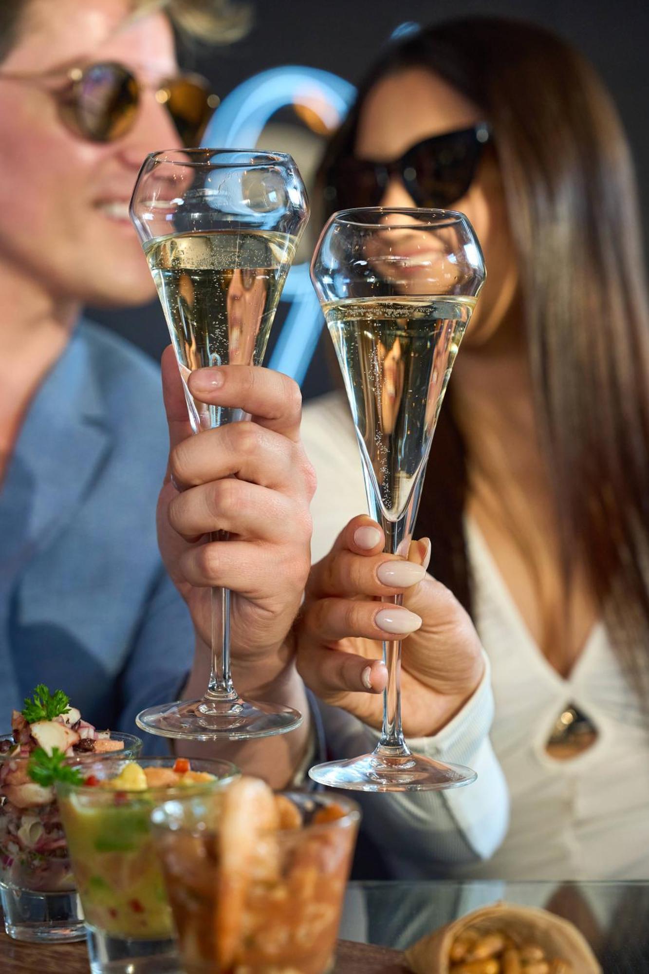 Pullman Santiago Vitacura Exterior foto Champagne flutes