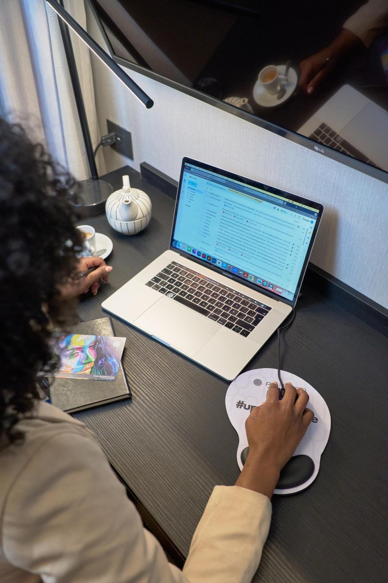 Pullman Santiago Vitacura Exterior foto Surface Laptop 3